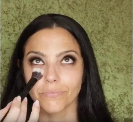 Bright Eyes Setting Powder & Large Dome Brush