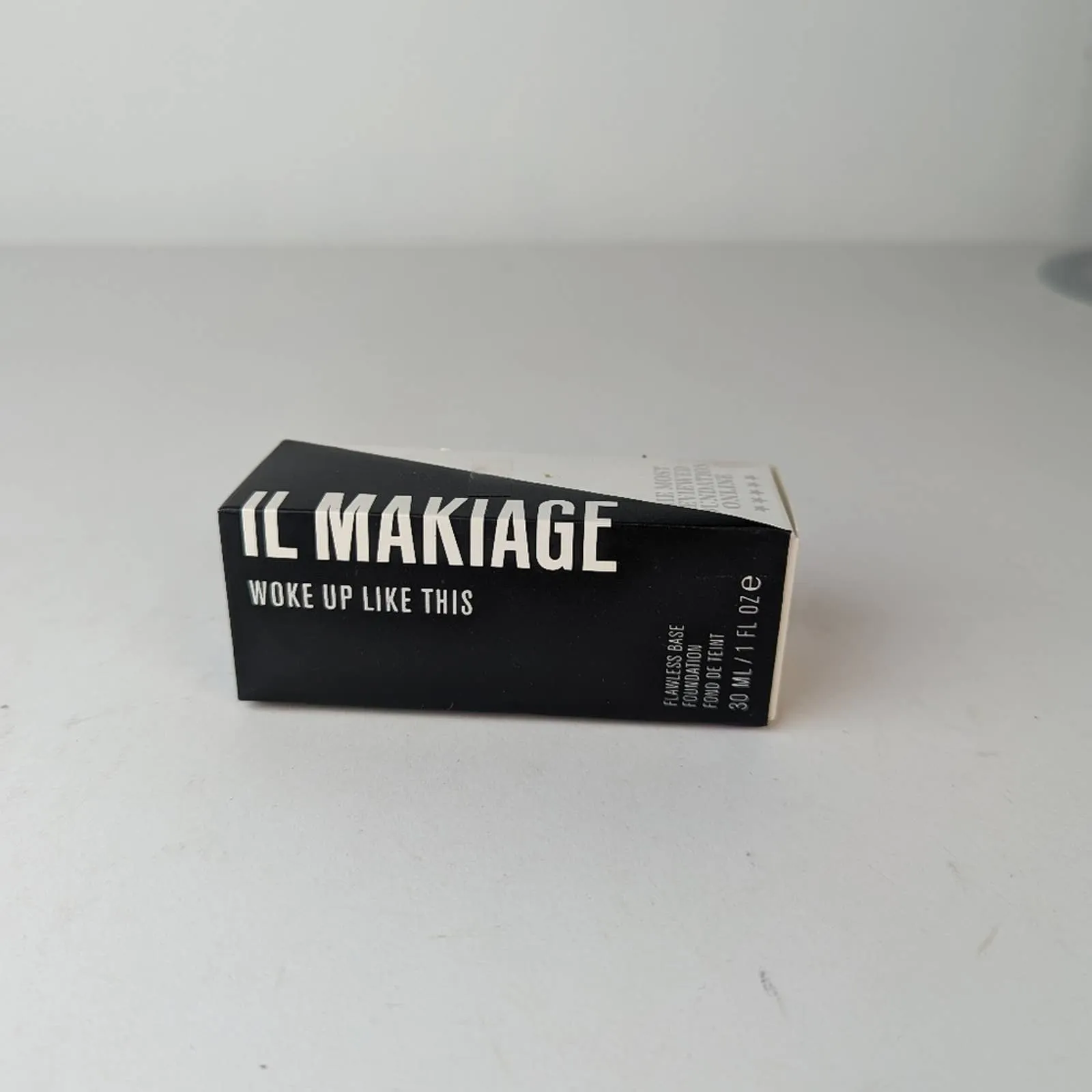 IL Makiage Flawless Base Foundation New In Box 035