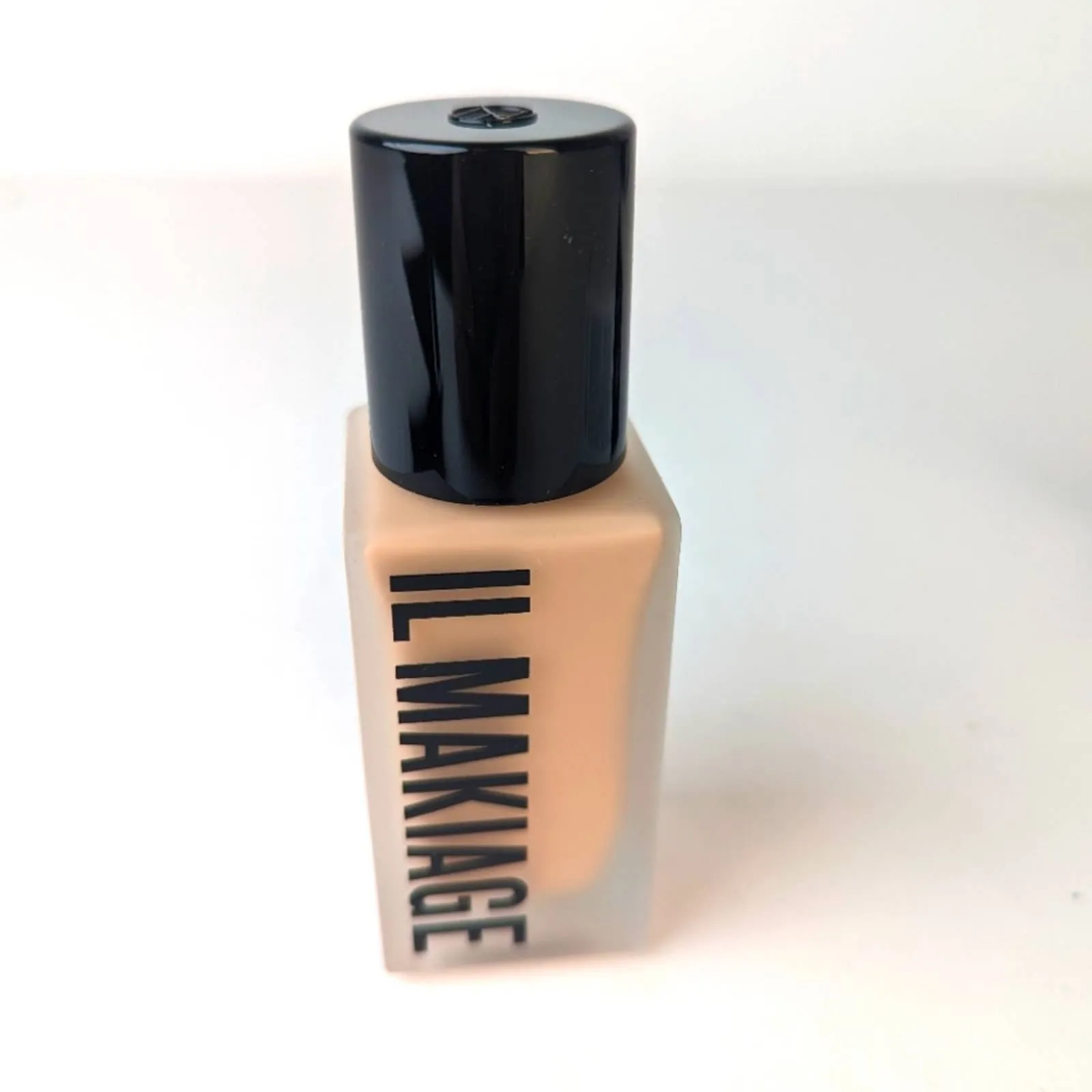 IL Makiage Flawless Base Foundation New In Box 035
